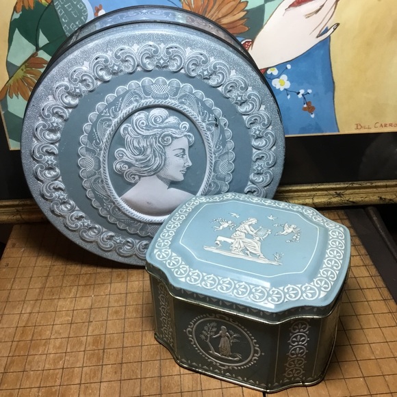 Vintage Coordinated Metal Tin Boxes Soft Blue White Cameo Jasperware Look - Picture 1 of 11